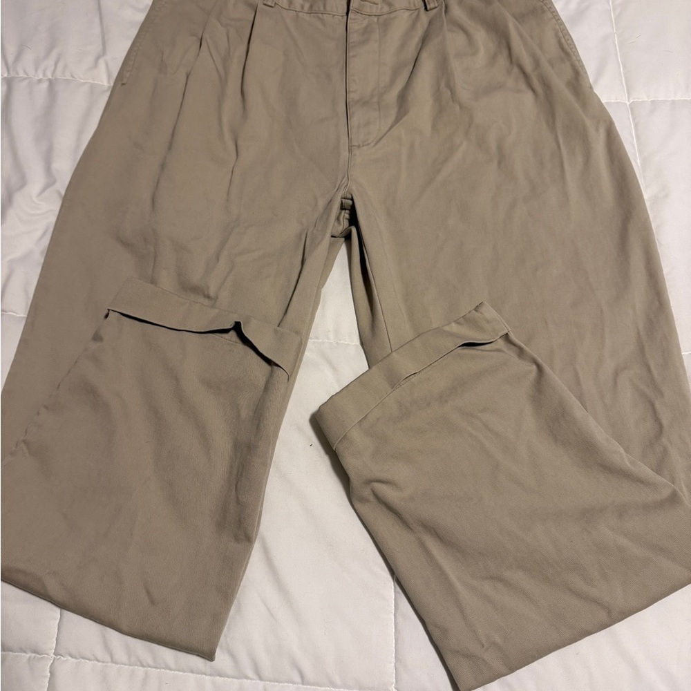 Ralph Lauren Men's pleated chinos in Khaki